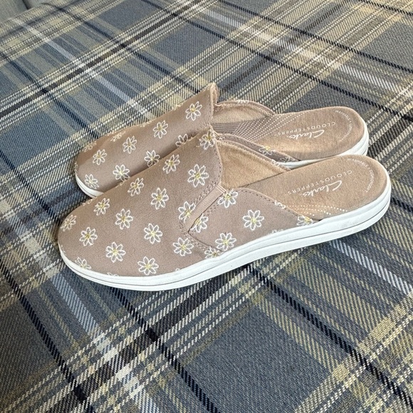 Cloudsteppers By Clarks Breeze Shore Taupe Combination Daisy Slip On Shoes 6.5 - Picture 5 of 5